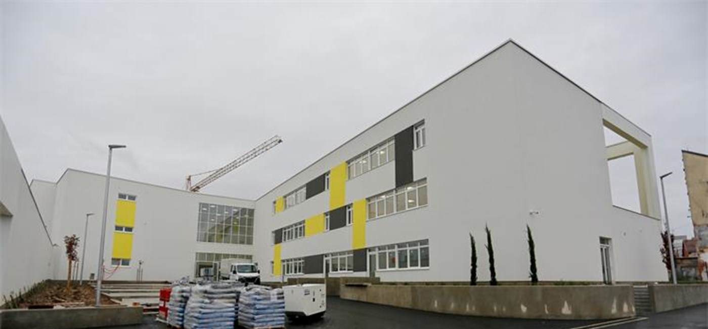 Bačić u obilasku radova na osnovnoj školi u Petrinji